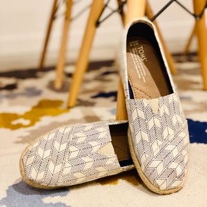 TOMS INDIGO CHEVRON ESPADRILLES FLATS